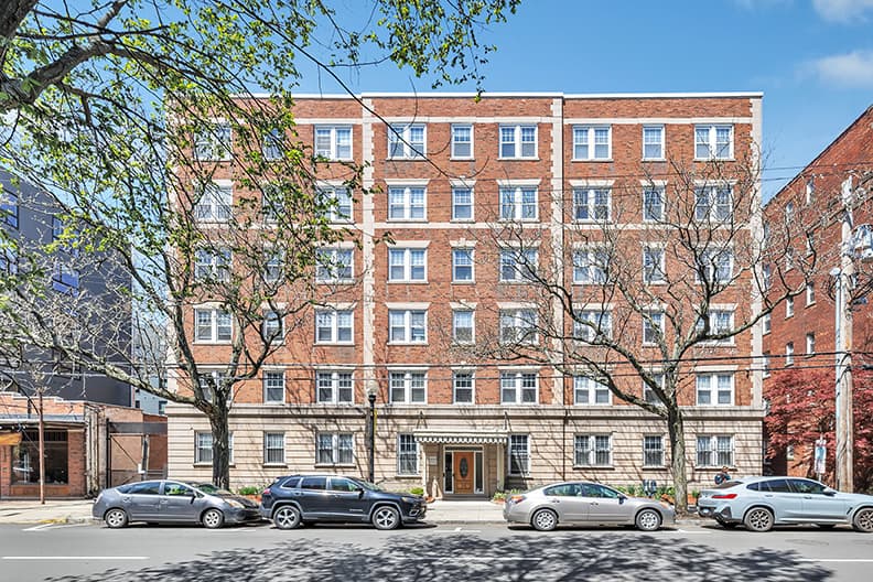 Building-Exterior-01-Howe-Place-New-Haven-CT-4