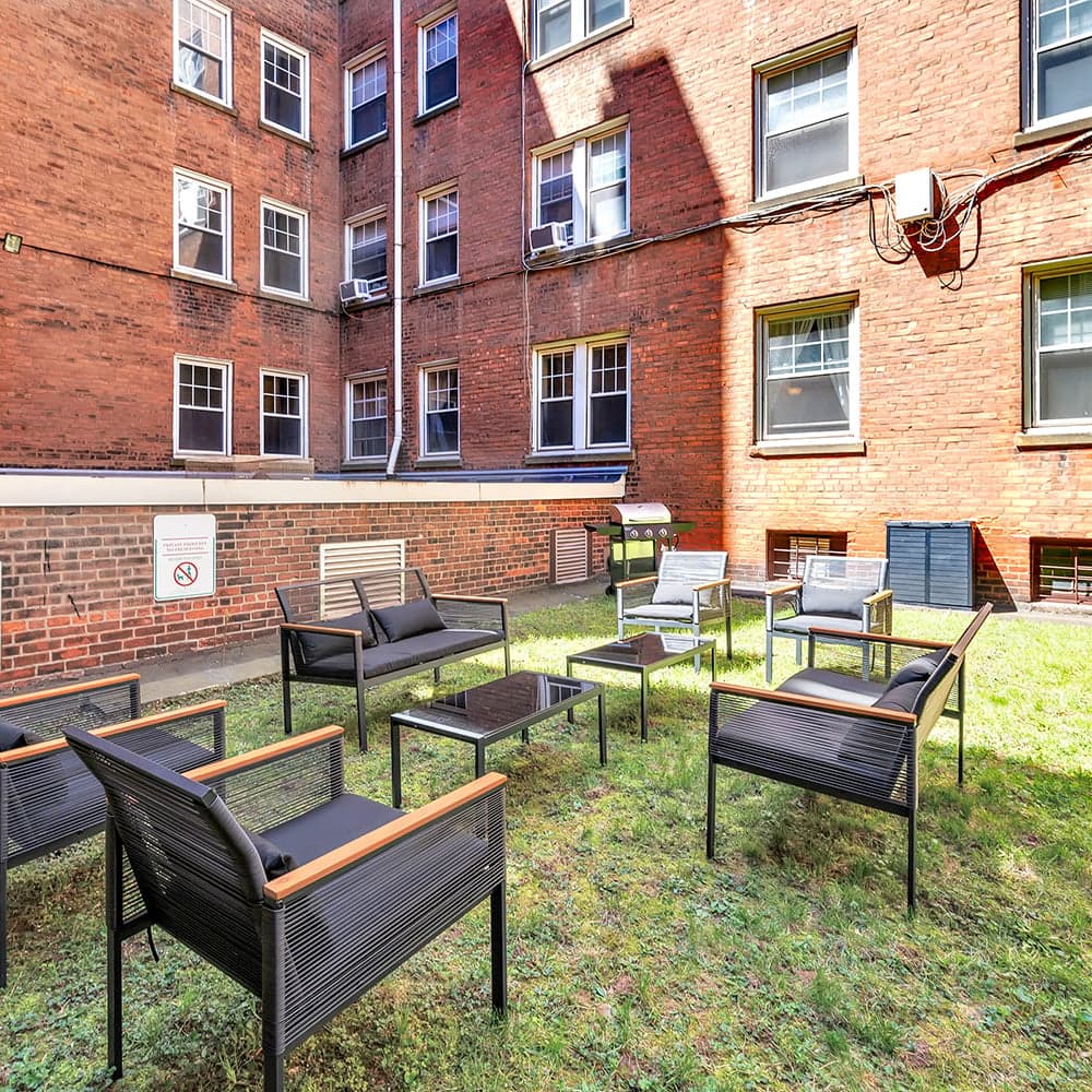 Courtyard-04-Howe-Place-New-Haven-CT-4